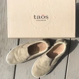 Taos Dandy Khaki shoe